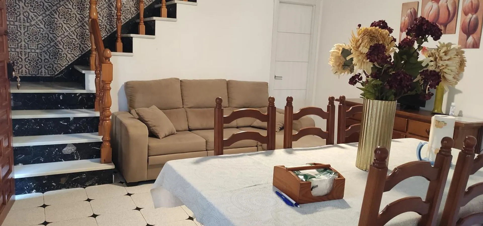 Casa En El Centro Del Pueblo contacts